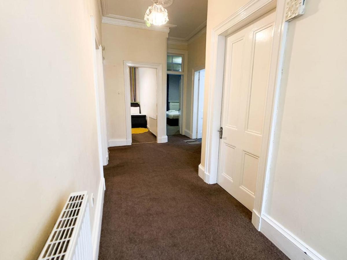 Large Glasgow South Family Home - Free Parking Exterior photo